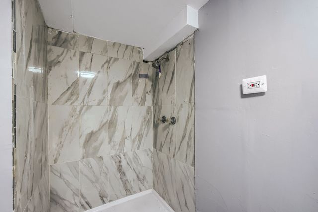 12025 S Prairie Avenue, Chicago, IL 60628
