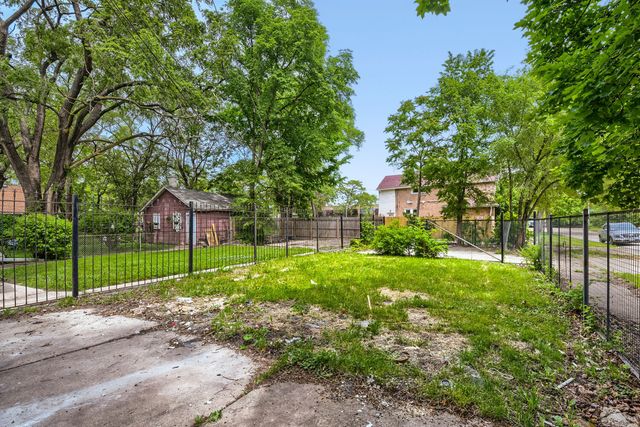 12025 S Prairie Avenue, Chicago, IL 60628