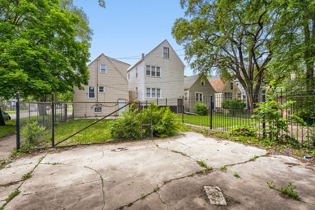 12025 S Prairie Avenue, Chicago, IL 60628