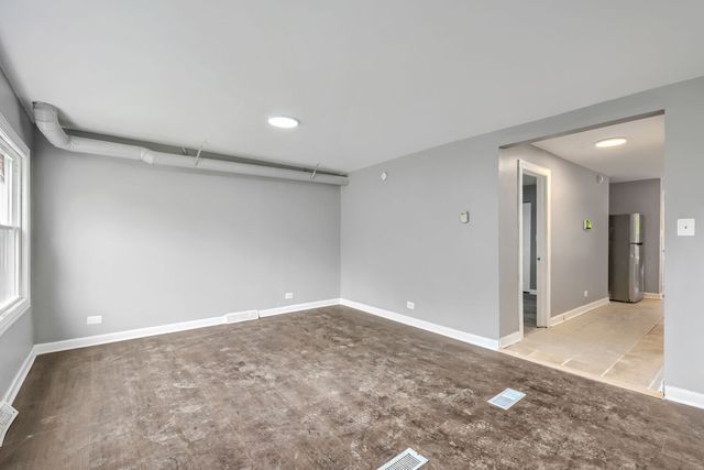 12025 S Prairie Avenue, Chicago, IL 60628