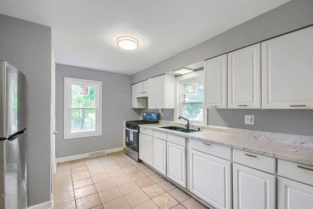 12025 S Prairie Avenue, Chicago, IL 60628