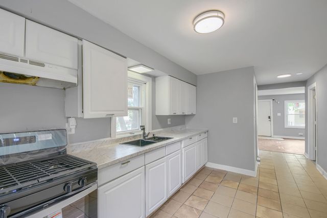 12025 S Prairie Avenue, Chicago, IL 60628