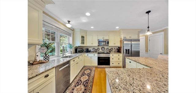 146 James Cir, Mashpee, MA 02649