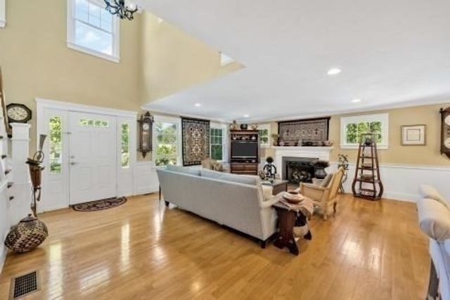 146 James Cir, Mashpee, MA 02649