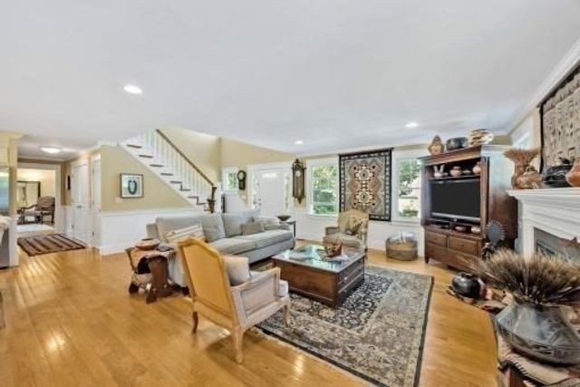 146 James Cir, Mashpee, MA 02649