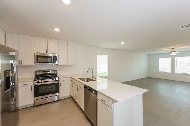 2737 Center Creek, Benbrook, TX 76108