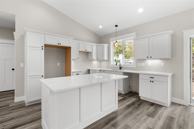 7684 Newport, Richland, MI 49083