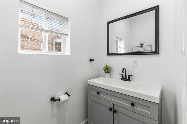 322 N 42ND ST, Philadelphia, PA 19104