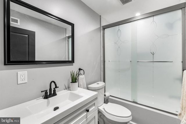 322 N 42ND ST, Philadelphia, PA 19104