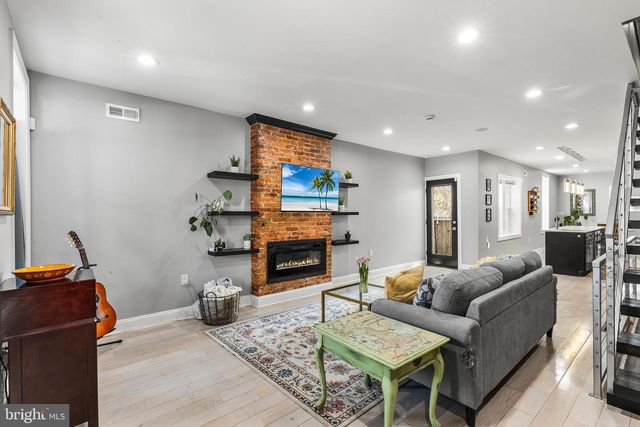 322 N 42ND ST, Philadelphia, PA 19104