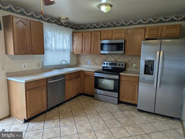 100 WILLOW CT, Harrisburg, PA 17110