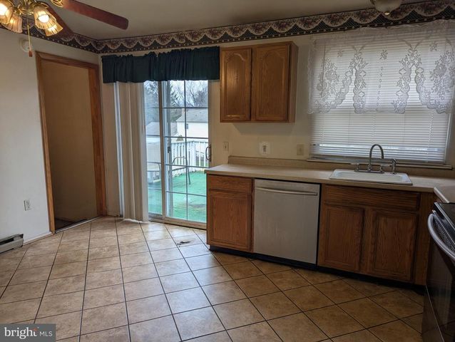 100 WILLOW CT, Harrisburg, PA 17110