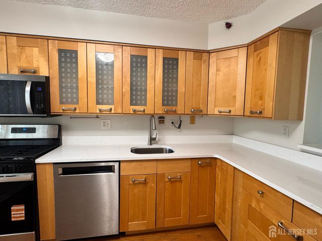 60 Hampshire Drive, Plainsboro, NJ 08536