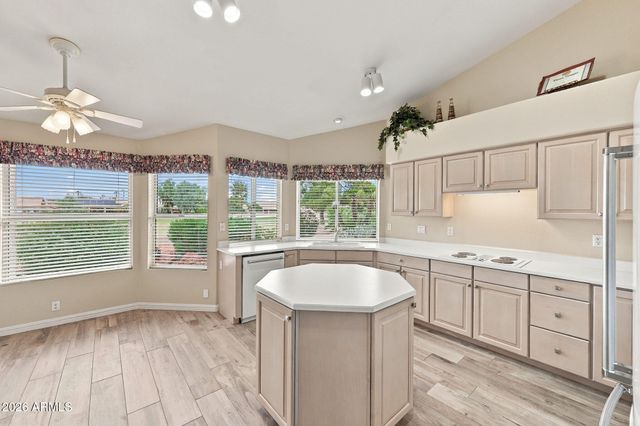 8462 W ROSEMONTE Drive W, Peoria, AZ 85382