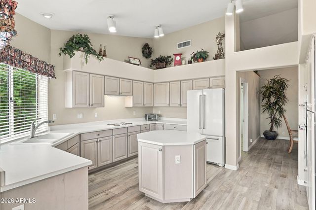 8462 W ROSEMONTE Drive W, Peoria, AZ 85382