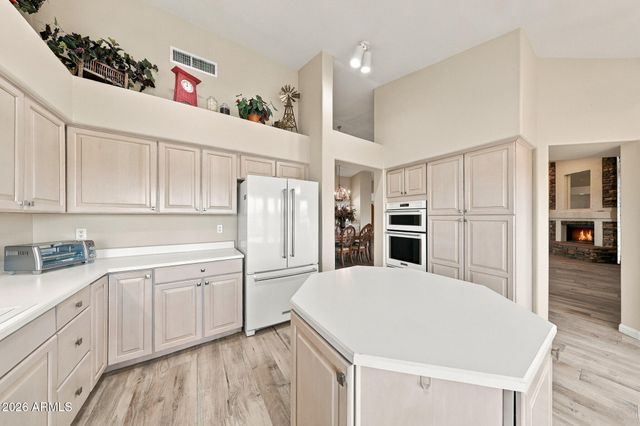8462 W ROSEMONTE Drive W, Peoria, AZ 85382