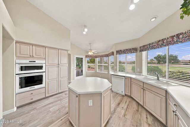 8462 W ROSEMONTE Drive W, Peoria, AZ 85382