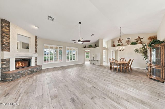8462 W ROSEMONTE Drive W, Peoria, AZ 85382
