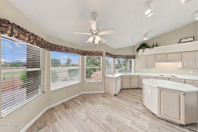 8462 W ROSEMONTE Drive W, Peoria, AZ 85382
