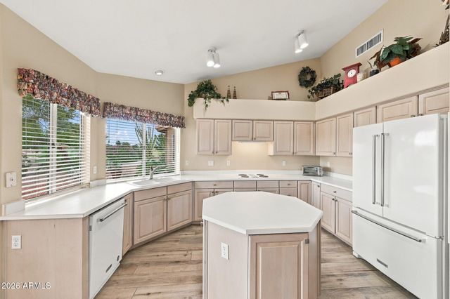 8462 W ROSEMONTE Drive W, Peoria, AZ 85382