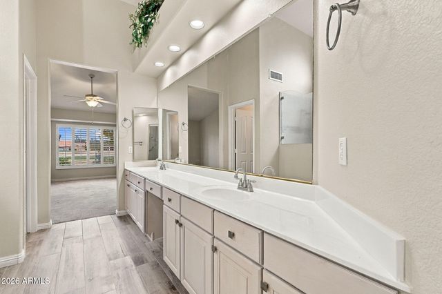 8462 W ROSEMONTE Drive W, Peoria, AZ 85382