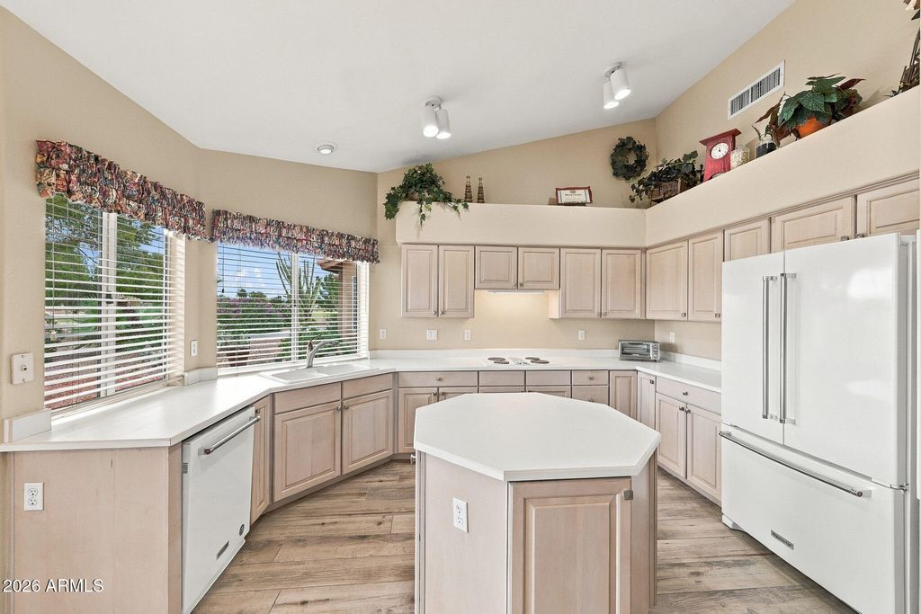 8462 W ROSEMONTE Drive W, Peoria, AZ 85382 — photo 3