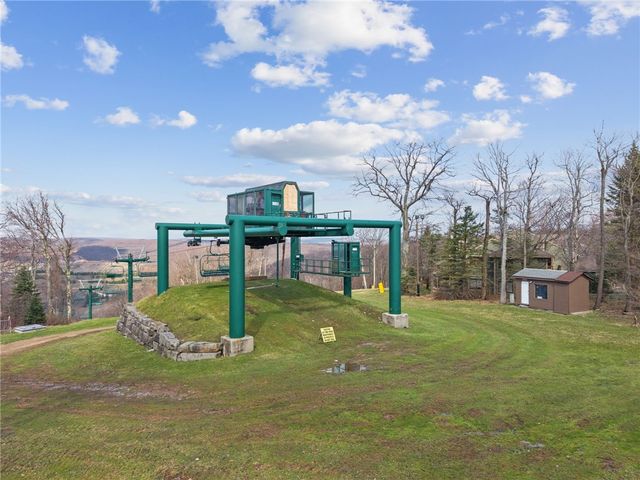 5313 Summit Drive, Hidden Valley, PA 15502