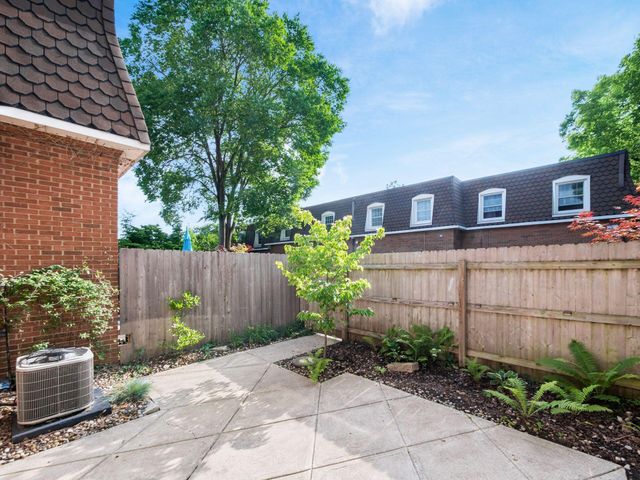 2840 Chateau Circle S, 28, Columbus, OH 43221