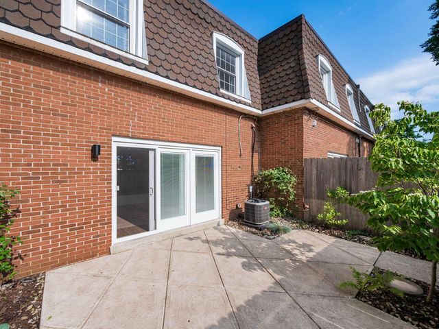 2840 Chateau Circle S, 28, Columbus, OH 43221