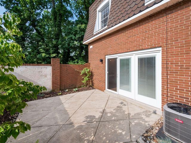 2840 Chateau Circle S, 28, Columbus, OH 43221