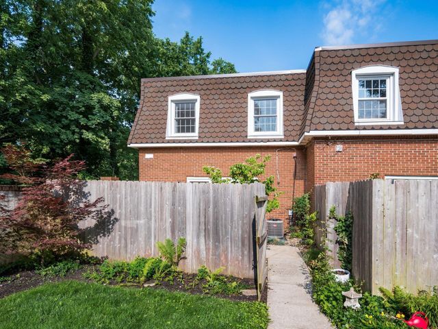 2840 Chateau Circle S, 28, Columbus, OH 43221