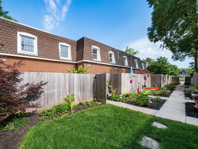 2840 Chateau Circle S, 28, Columbus, OH 43221