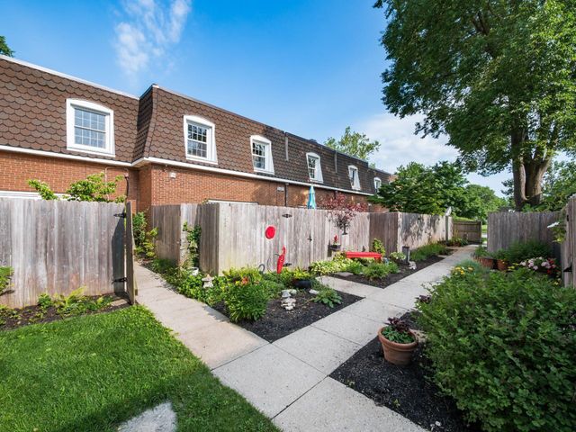 2840 Chateau Circle S, 28, Columbus, OH 43221