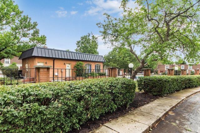 2840 Chateau Circle S, 28, Columbus, OH 43221