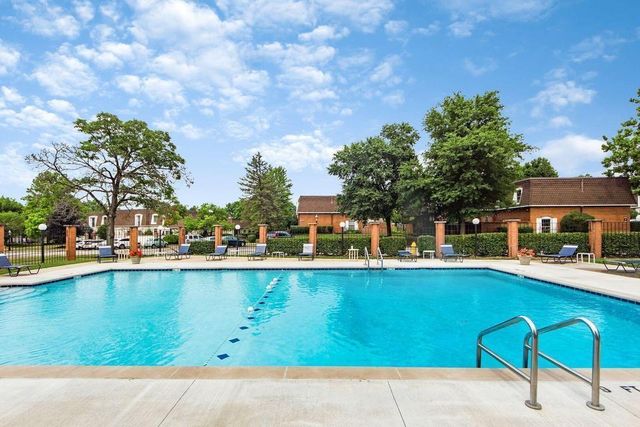 2840 Chateau Circle S, 28, Columbus, OH 43221