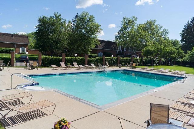 2840 Chateau Circle S, 28, Columbus, OH 43221