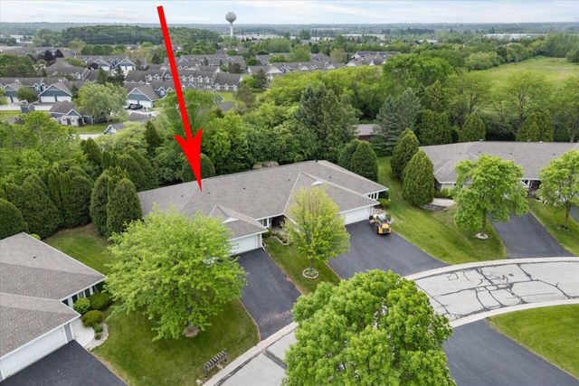 11010 N Mequon Square DRIVE, Mequon, WI 53092
