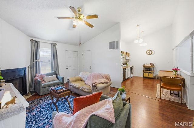 33 Fox Meadow Lane, Glen Carbon, IL 62034