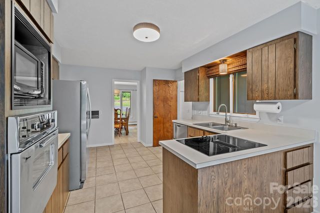 11 Grenadier Court, Candler, NC 28715