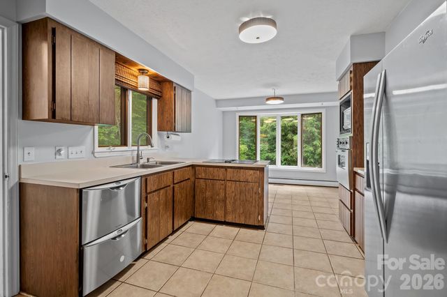 11 Grenadier Court, Candler, NC 28715