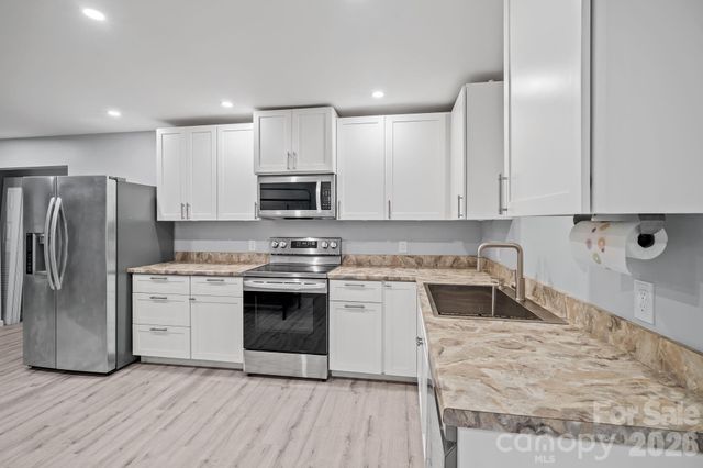11 Grenadier Court, Candler, NC 28715