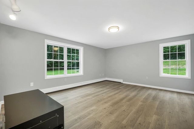 12 Kimball Road, Londonderry, NH 03053