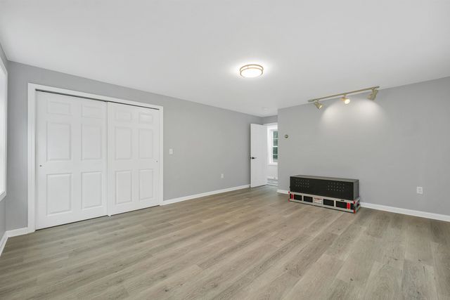 12 Kimball Road, Londonderry, NH 03053