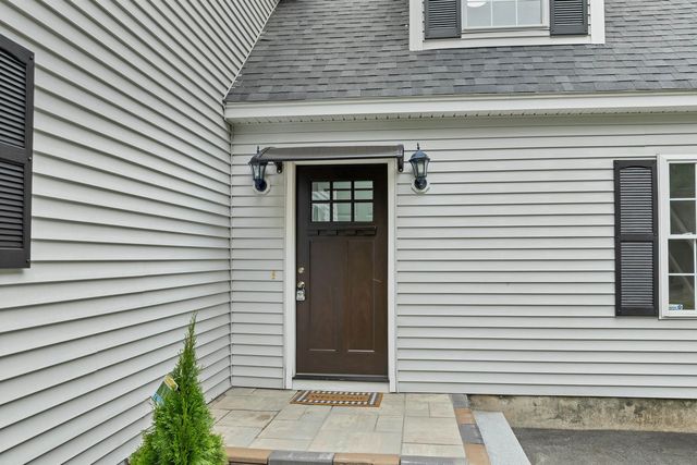 12 Kimball Road, Londonderry, NH 03053