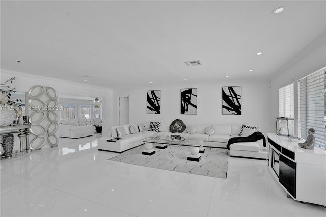 4100 Bayview Dr, Fort Lauderdale, FL 33308