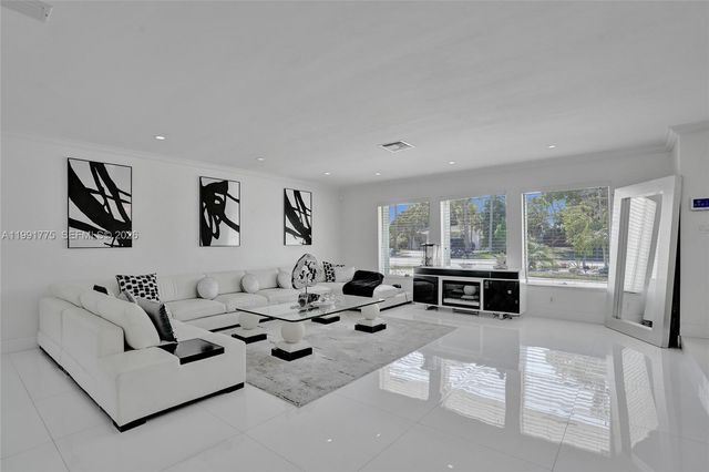 4100 Bayview Dr, Fort Lauderdale, FL 33308
