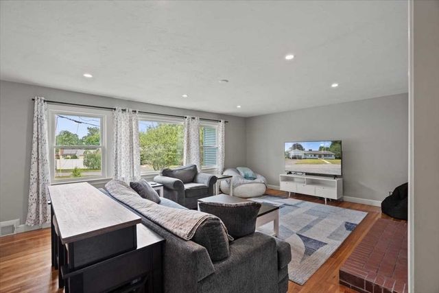 52 Forest Park, Fitchburg, MA 01420