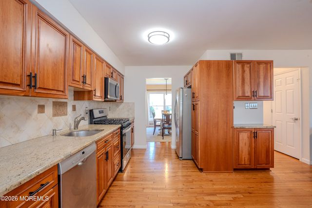 46 Lynn Court, North Brunswick, NJ 08902