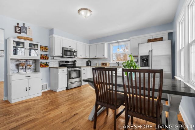 112 E 40th Street, Holland City, MI 49423