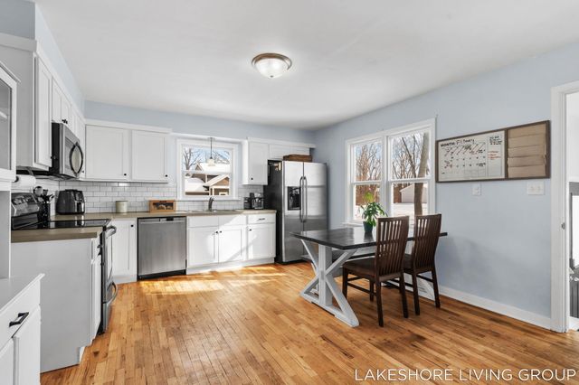 112 E 40th Street, Holland City, MI 49423